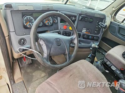 Zdjęcie 8 z 14 samochodu: 2019 FREIGHTLINER CASCADIA 125 SEMI TRUCK VIN:3AKJGLDR7KSKN8363 - miniatura