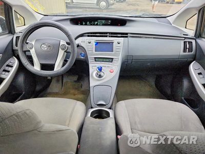 Zdjęcie 8 z 12 samochodu: 2013 TOYOTA PRIUS THREE VIN:JTDKN3DU1D1686199 - miniatura