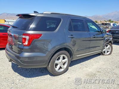 Trzecie zdjęcie samochodu z tyłu: 2019 FORD EXPLORER XLT VIN:1FM5K7DH3KGA46999 - miniatura