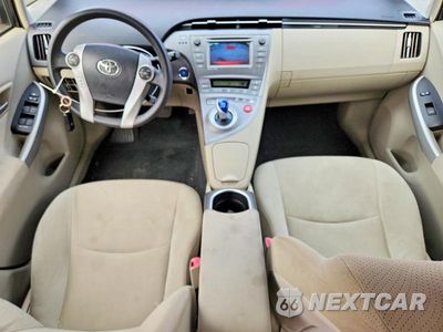 Zdjęcie 8 z 12 samochodu: 2012 TOYOTA PRIUS THREE VIN:JTDKN3DU9C1531219 - miniatura