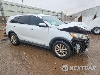Czwarte zdjęcie samochodu z boku: 2016 KIA SORENTO LX V6 VIN:5XYPGDA56GG131496 - miniatura