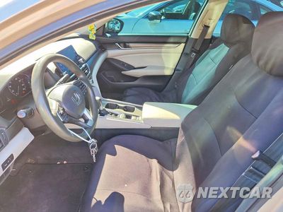 Zdjęcie 7 z 12 samochodu: 2018 HONDA ACCORD LX VIN:1HGCV1F1XJA024999 - miniatura