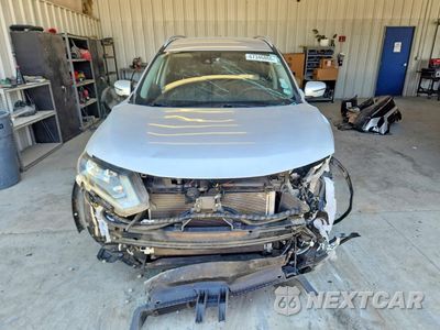 Piąte zdjęcie samochodu w środku: 2019 NISSAN ROGUE SV VIN:5N1AT2MT4KC724296 - miniatura