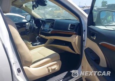 Piąte zdjęcie samochodu w środku: 2019 TOYOTA HIGHLANDER HYBRID LIMITED PLATINUM VIN:5TDDGRFH0KS059077 - miniatura