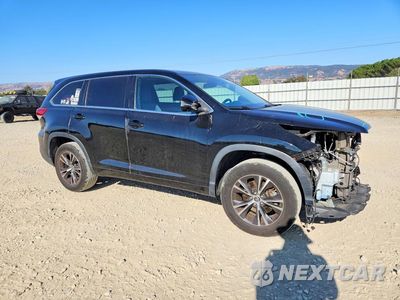 Czwarte zdjęcie samochodu z boku: 2018 TOYOTA HIGHLANDER LE VIN:5TDZZRFH3JS258901 - miniatura