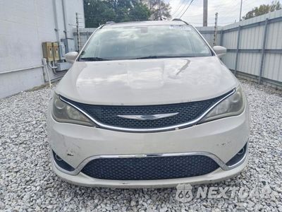 Piąte zdjęcie samochodu w środku: 2017 CHRYSLER PACIFICA TOURING L VIN:2C4RC1BG9HR552726 - miniatura