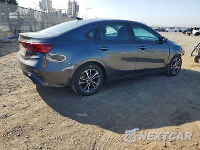 Trzecie zdjęcie samochodu z tyłu: 2023 KIA FORTE LXS VIN:3KPF24AD0PE586231 - miniatura