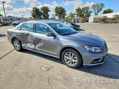 Czwarte zdjęcie samochodu z boku: 2017 VOLKSWAGEN PASSAT S VIN:1VWAT7A34HC023589 - miniatura