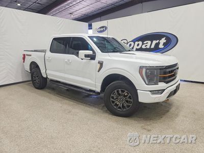 Czwarte zdjęcie samochodu z boku: 2023 FORD F150 SUPERCREW VIN:1FTEW1E82PFB97219 - miniatura
