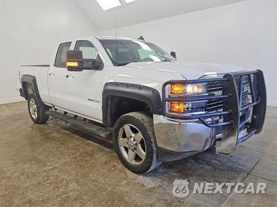 Czwarte zdjęcie samochodu z boku: 2018 CHEVROLET SILVERADO K2500 HEAVY DUTY VIN:1GC2KUEG6JZ156606 - miniatura