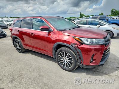 Czwarte zdjęcie samochodu z boku: 2018 TOYOTA HIGHLANDER SE VIN:5TDJZRFH0JS540765 - miniatura