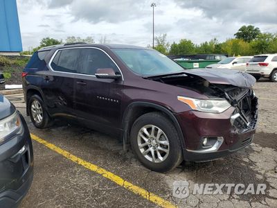 Czwarte zdjęcie samochodu z boku: 2018 CHEVROLET TRAVERSE LT VIN:1GNERGKW3JJ102210 - miniatura