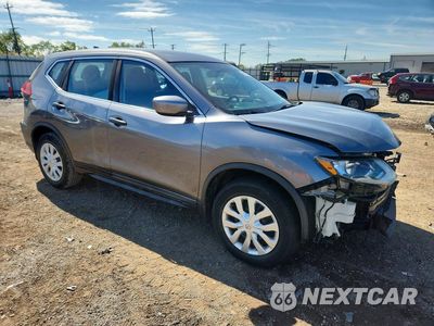 Czwarte zdjęcie samochodu z boku: 2018 NISSAN ROGUE S VIN:KNMAT2MV0JP576757 - miniatura
