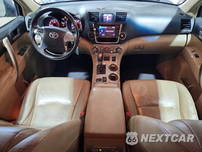Zdjęcie 8 z 13 samochodu: 2013 TOYOTA HIGHLANDER SE VIN:5TDBK3EH9DS212904 - miniatura