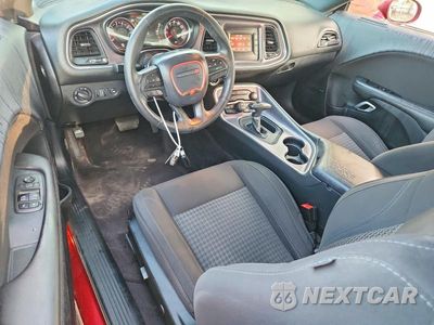 Zdjęcie 8 z 12 samochodu: 2017 DODGE CHALLENGER SXT VIN:2C3CDZAG4HH609122 - miniatura