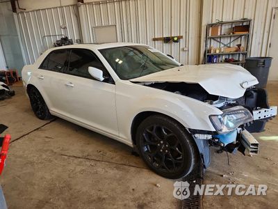 Czwarte zdjęcie samochodu z boku: 2019 CHRYSLER 300 S VIN:2C3CCABG1KH577756 - miniatura