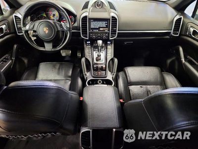 Zdjęcie 8 z 13 samochodu: 2012 PORSCHE CAYENNE S VIN:WP1AB2A23CLA44859 - miniatura