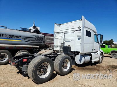 Trzecie zdjęcie samochodu z tyłu: 2019 VOLVO VNL SEMI TRUCK VIN:4V4NB9EH4KN215541 - miniatura
