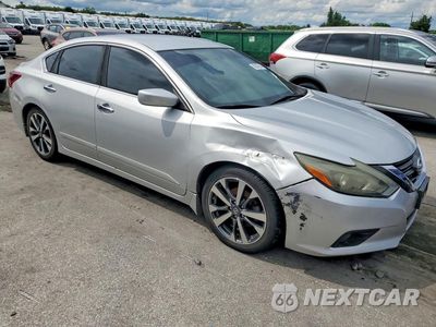 Czwarte zdjęcie samochodu z boku: 2017 NISSAN ALTIMA 2.5 SR VIN:1N4AL3AP8HC139835 - miniatura