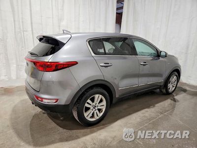 Trzecie zdjęcie samochodu z tyłu: 2017 KIA SPORTAGE LX VIN:KNDPMCAC1H7266658 - miniatura