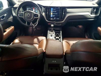 Zdjęcie 8 z 13 samochodu: 2018 VOLVO XC60 T6 VIN:LYVA22RK3JB073107 - miniatura