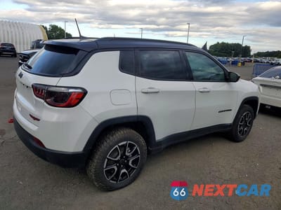 Trzecie zdjęcie samochodu z tyłu: 2025 JEEP COMPASS TRAILHAWK VIN:3C4NJDDN5ST564250 - miniatura
