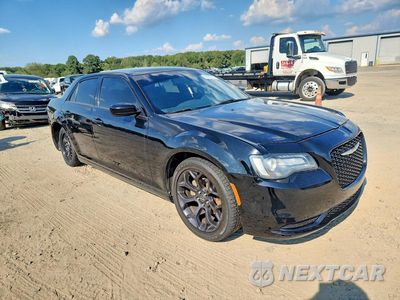Czwarte zdjęcie samochodu z boku: 2019 CHRYSLER 300 S VIN:2C3CCABG9KH559490 - miniatura