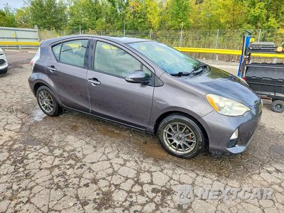 Czwarte zdjęcie samochodu z boku: 2013 TOYOTA PRIUS C TWO VIN:JTDKDTB3XD1540140 - miniatura