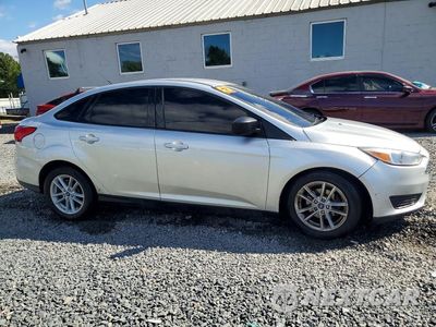 Czwarte zdjęcie samochodu z boku: 2018 FORD FOCUS SE VIN:1FADP3F23JL250782 - miniatura