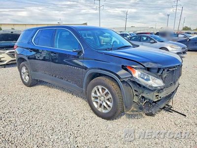 Czwarte zdjęcie samochodu z boku: 2019 CHEVROLET TRAVERSE LS VIN:1GNERFKW0KJ119994 - miniatura