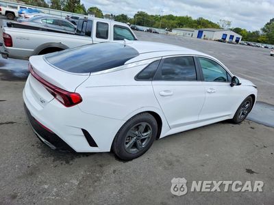 Trzecie zdjęcie samochodu z tyłu: 2021 KIA K5 LXS VIN:5XXG14J29MG051861 - miniatura