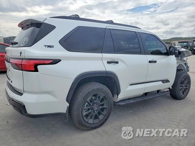 Trzecie zdjęcie samochodu z tyłu: 2026 TOYOTA SEQUOIA 1794 EDITION VIN:7SVAAABA2TX096714 - miniatura