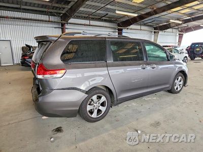 Trzecie zdjęcie samochodu z tyłu: 2014 TOYOTA SIENNA LE VIN:5TDKK3DC3ES431865 - miniatura