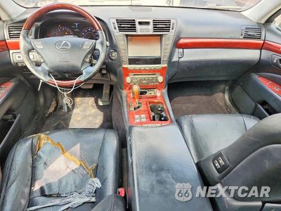 Zdjęcie 8 z 13 samochodu: 2011 LEXUS LS 460L VIN:JTHGL1EF6B5041830 - miniatura
