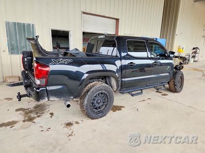 Trzecie zdjęcie samochodu z tyłu: 2020 TOYOTA TACOMA SR5 V6 VIN:3TMAZ5CN0LM129937 - miniatura