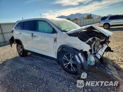 Czwarte zdjęcie samochodu z boku: 2019 TOYOTA HIGHLANDER LE VIN:5TDBZRFH0KS970625 - miniatura