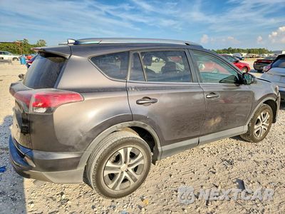 Trzecie zdjęcie samochodu z tyłu: 2017 TOYOTA RAV4 LE VIN:JTMZFREV7HJ716074 - miniatura