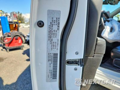 Zdjęcie 12 z 12 samochodu: 2016 CHRYSLER 300 LIMITED VIN:2C3CCAAG2GH252333 - miniatura