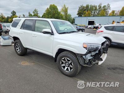 Czwarte zdjęcie samochodu z boku: 2024 TOYOTA 4RUNNER TRD OFF-ROAD PREMIUM VIN:JTERU5JR3R6213715 - miniatura