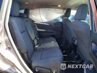 Zdjęcie 11 z 13 samochodu: 2018 TOYOTA HIGHLANDER LE VIN:5TDBZRFH2JS903314 - miniatura