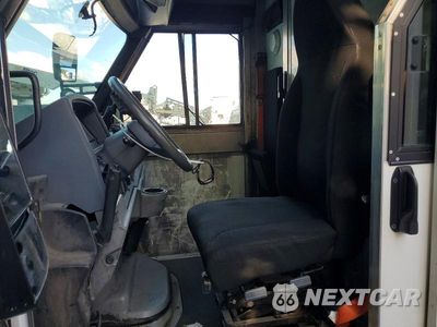 Zdjęcie 7 z 13 samochodu: 2013 ISUZU NPR DELIVERY TRUCK VIN:JALB4T179D7W01333 - miniatura