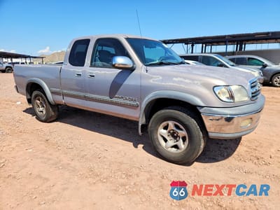 Czwarte zdjęcie samochodu z boku: 2000 TOYOTA TUNDRA SR5 VIN:5TBRT341XYS083764 - miniatura