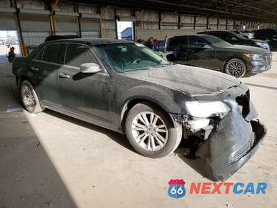 Czwarte zdjęcie samochodu z boku: 2016 CHRYSLER 300C VIN:2C3CCAEG0GH190456 - miniatura