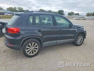 Trzecie zdjęcie samochodu z tyłu: 2017 VOLKSWAGEN TIGUAN VIN:WVGAV7AXXHK043184 - miniatura