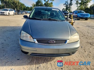 Piąte zdjęcie samochodu w środku: 2005 FORD FOCUS ZX3 VIN:3FAHP31N15R125919 - miniatura