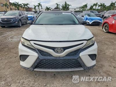 Piąte zdjęcie samochodu w środku: 2018 TOYOTA CAMRY XSE VIN:4T1B61HK8JU111789 - miniatura