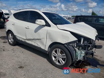 Czwarte zdjęcie samochodu z boku: 2013 HYUNDAI TUCSON GLS VIN:KM8JU3AC6DU637858 - miniatura