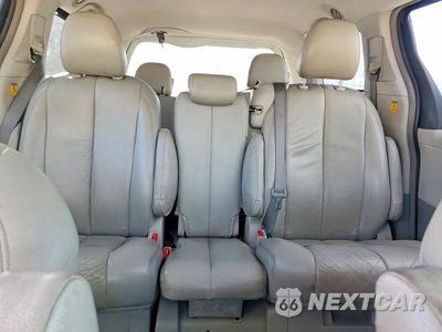 Zdjęcie 10 z 13 samochodu: 2013 TOYOTA SIENNA LE VIN:5TDKK3DC8DS288989 - miniatura