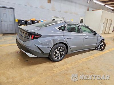 Trzecie zdjęcie samochodu z tyłu: 2026 HYUNDAI SONATA HYBRID BLUE VIN:KMHL24JJ2TA166469 - miniatura