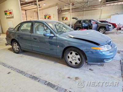 Czwarte zdjęcie samochodu z boku: 2002 SATURN L300 VIN:1G8JW54R32Y523083 - miniatura